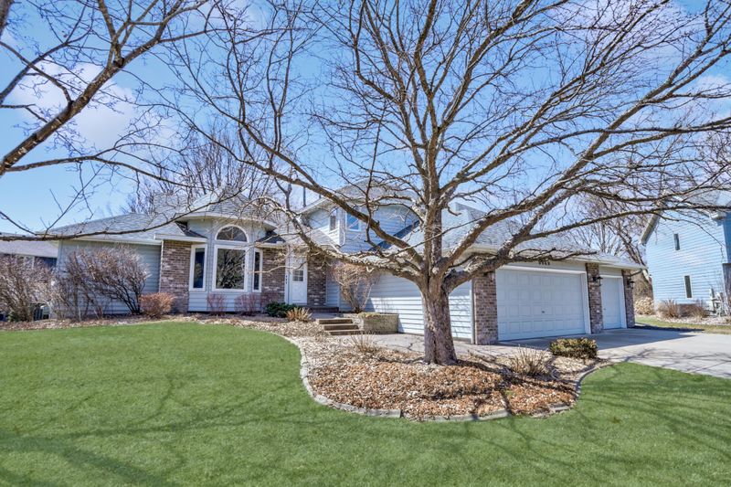 8949 Cambridge Ct, Brooklyn Park, MN 55443