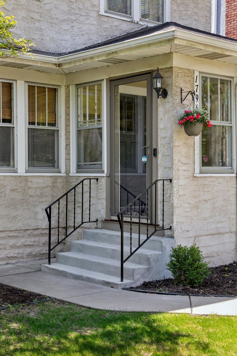 1796 Stanford Ave, Saint Paul, MN 55105