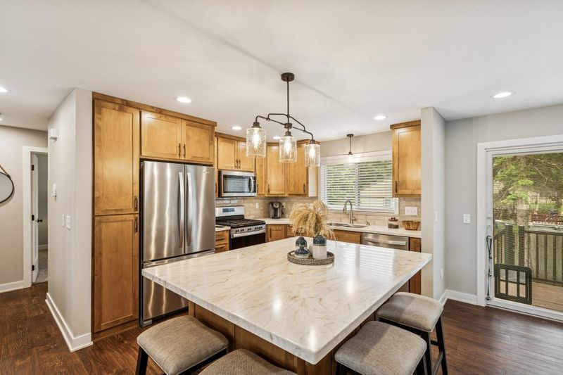 10309 Parkview Ln, Champlin, MN 55316