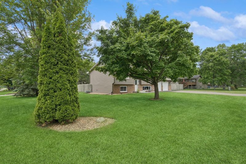 10309 Parkview Ln, Champlin, MN 55316