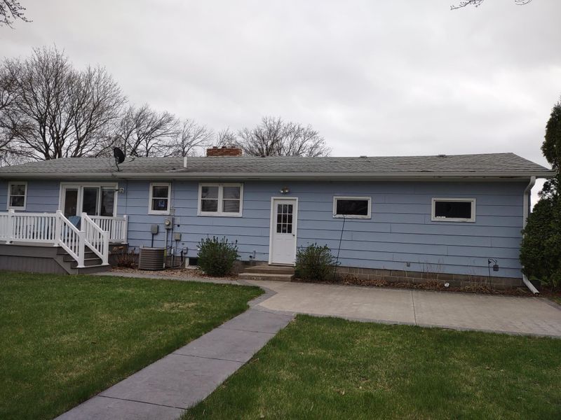 122 E 10th St, Madison, MN 56256