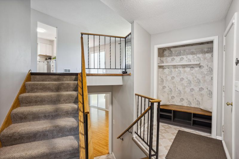 1112 Gabbert Cir, Eagan, MN 55123