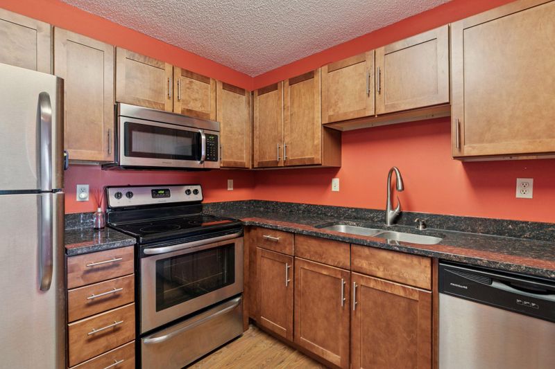 3440 Golfview Dr #124, Eagan, MN 55123