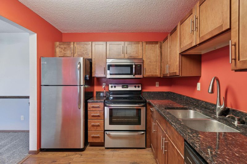 3440 Golfview Dr #124, Eagan, MN 55123