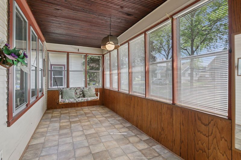 945 Sherburne Ave, Saint Paul, MN 55104