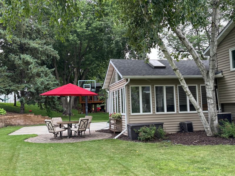 10382 Greyfield Ct, Eden Prairie, MN 55347