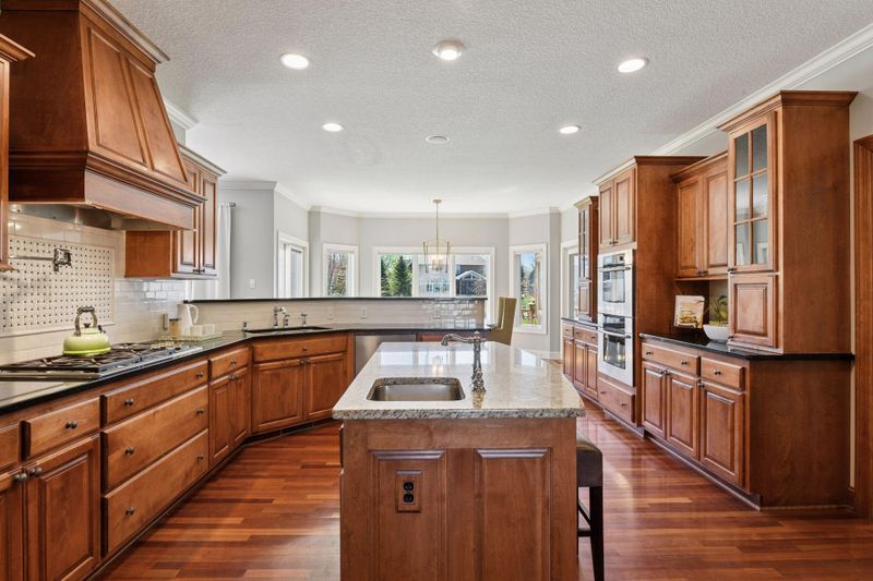 2290 Gold Point, Victoria, MN 55386