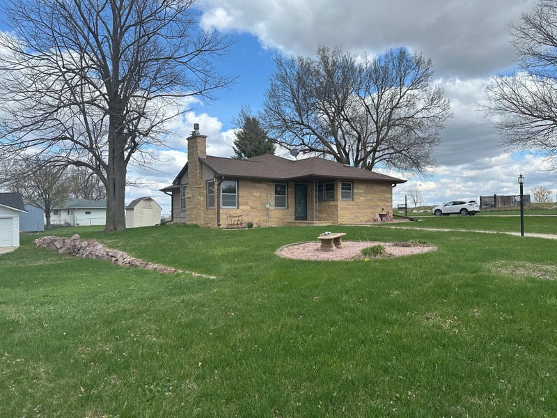 420 4th St E, Jasper, MN 56144