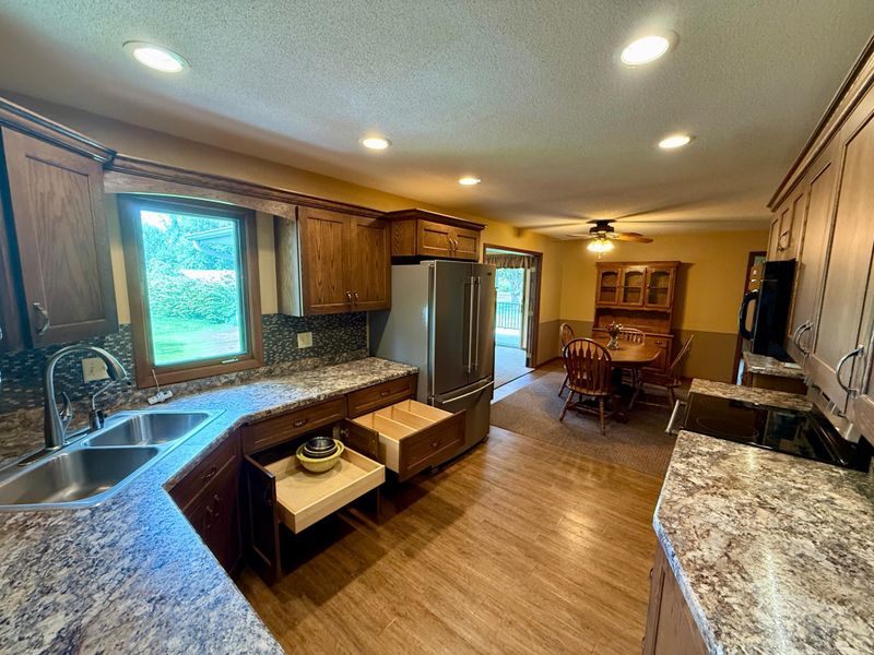 1314 W Birch Ave, Olivia, MN 56277