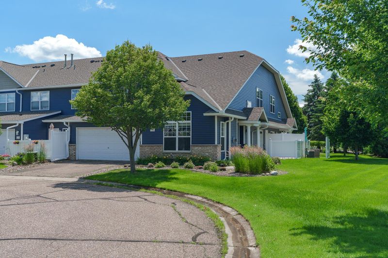 428 Hickory Ln N, Oakdale, MN 55128