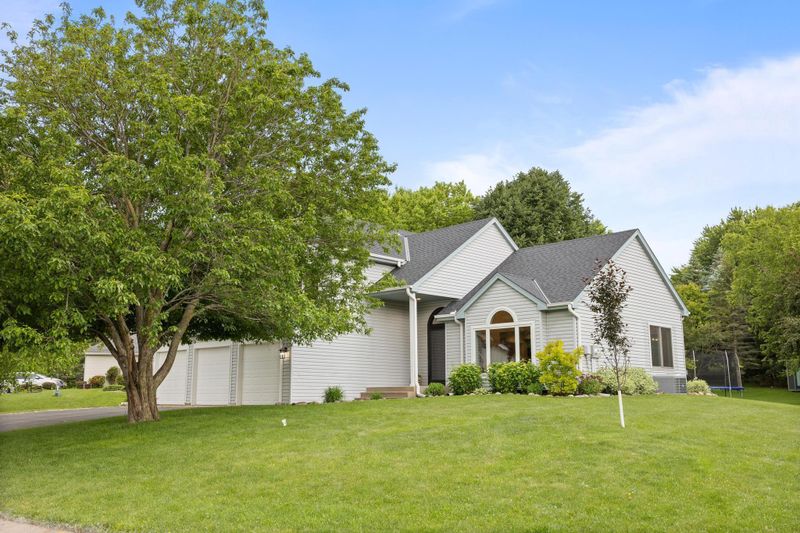 6360 Teton Ln, Chanhassen, MN 55317