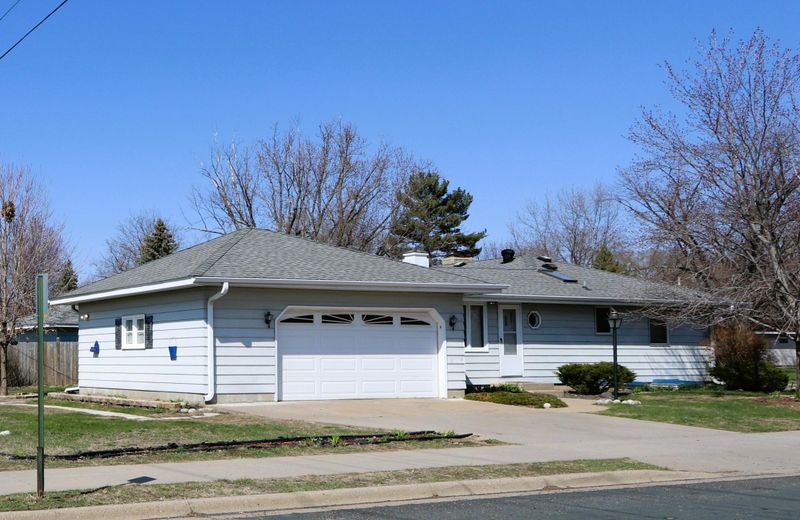 8748 Columbus Ave S, Bloomington, MN 55420