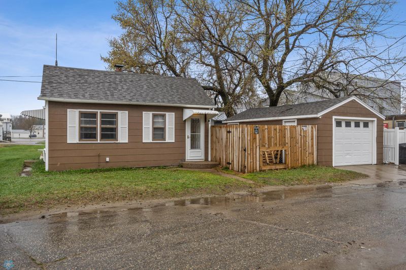 8 Osborn Ave S, Sabin, MN 56580