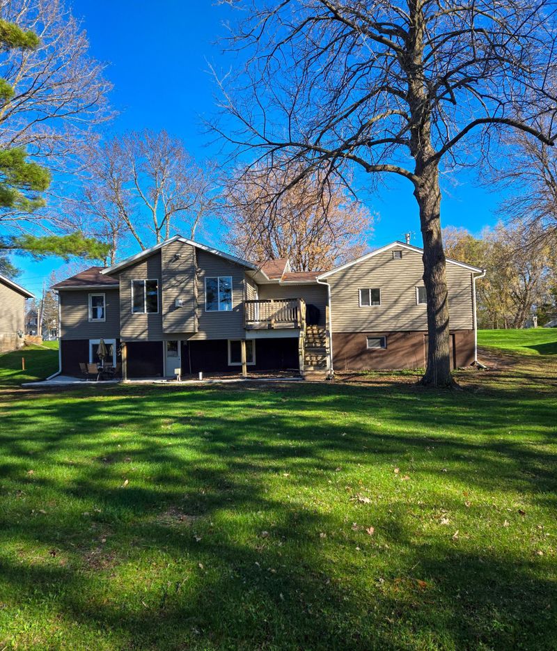 927 Lindbergh Dr S, Little Falls, MN 56345