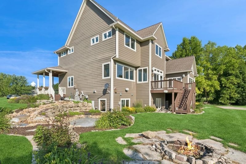 206 Fairway Cir, Glencoe, MN 55336