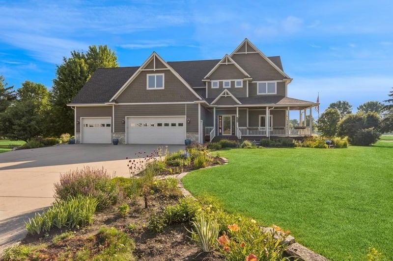 206 Fairway Cir, Glencoe, MN 55336