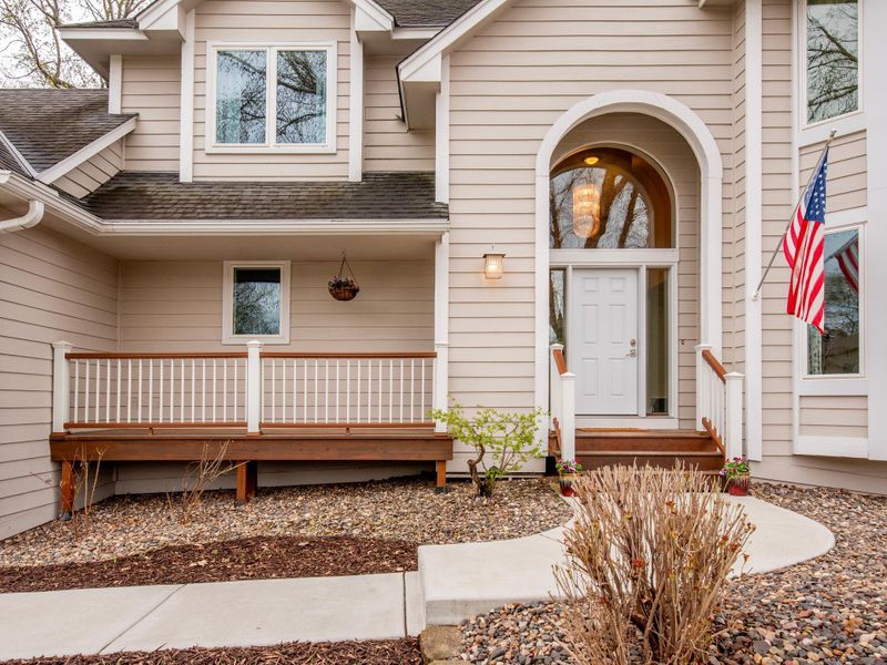 548 Red Oak Ct, Eagan, MN 55121