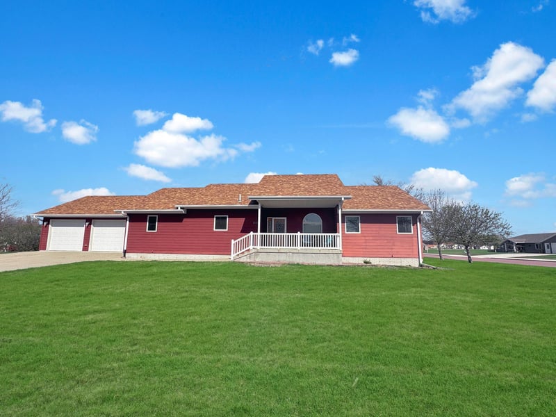 2749 Garnet Ave, Slayton, MN 56172