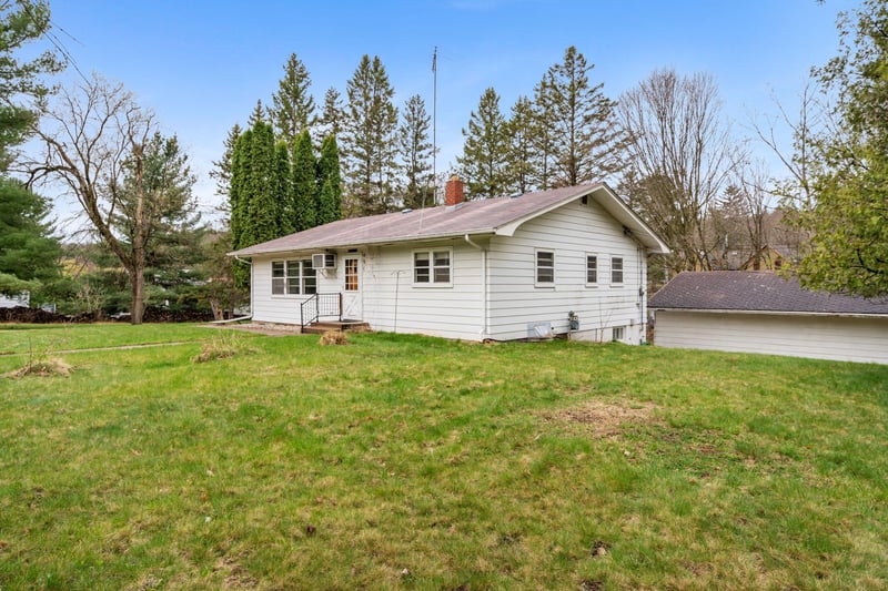 491 West St, Taylors Falls, MN 55084