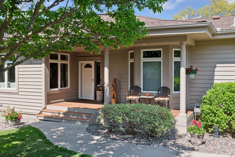 7057 Crowne Oak Rd, Eden Prairie, MN 55344