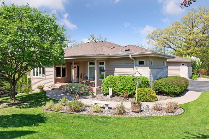 7057 Crowne Oak Rd, Eden Prairie, MN 55344