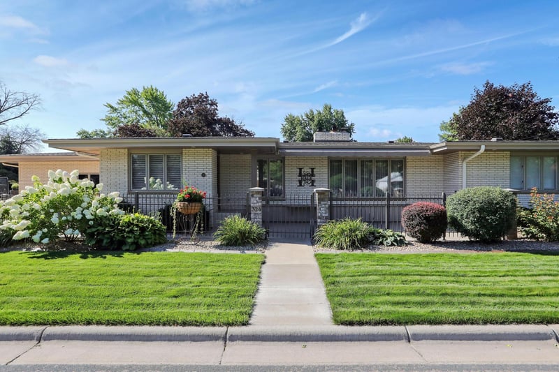 324 2nd St NE, Osseo, MN 55369