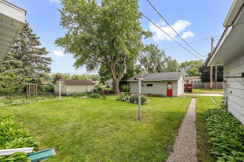 517 W 2nd St, Waconia, MN 55387