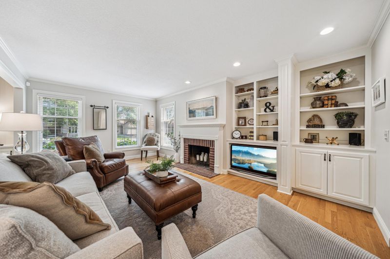 3707 Woodland Trl, Eagan, MN 55123