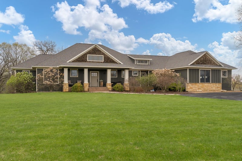 265 Summerfield Trl, Mankato, MN 56001