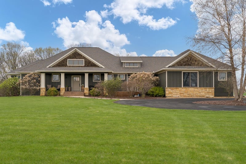 265 Summerfield Trl, Mankato, MN 56001