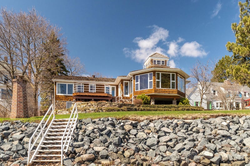 5904 London Rd, Duluth, MN 55804