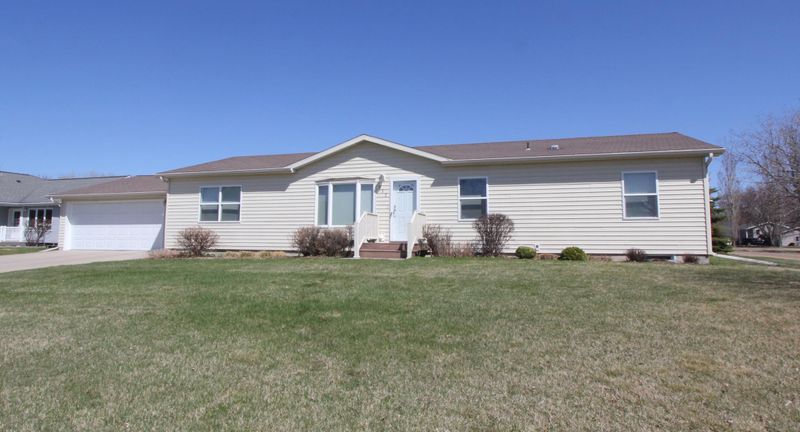 932 Spruce Ave S, Thief River Falls, MN 56701