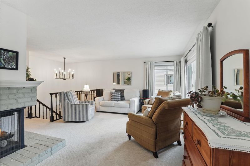 204 River Woods Ln, Burnsville, MN 55337
