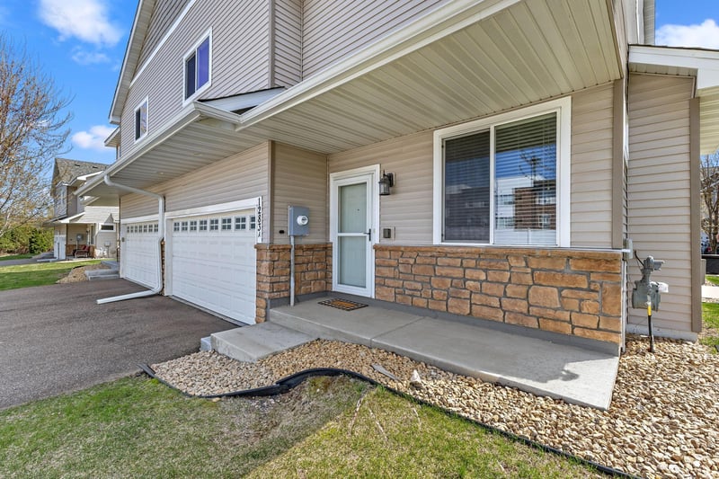 1283 County Road D Cir E #A, Vadnais Heights, MN 55109