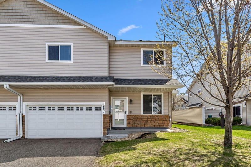1283 County Road D Cir E #A, Vadnais Heights, MN 55109