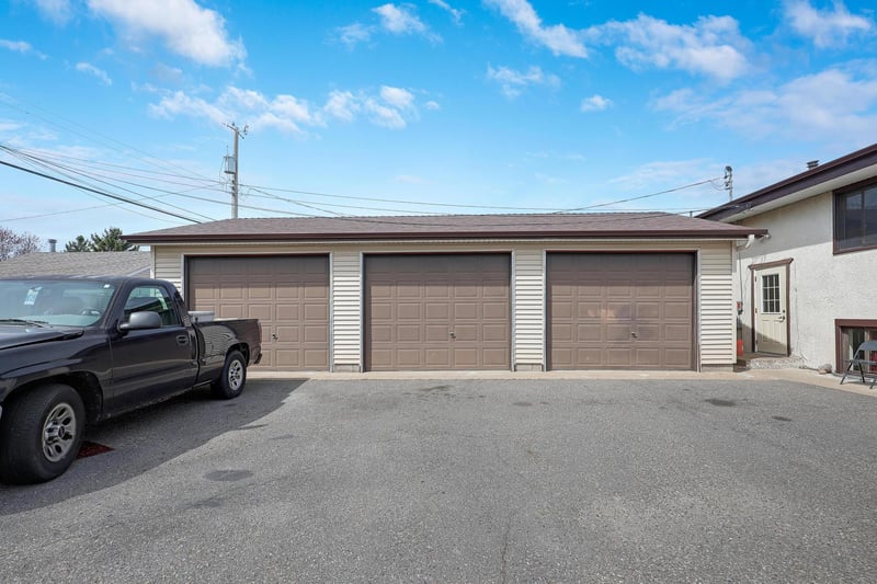 5830 2nd St NE, Fridley, MN 55432