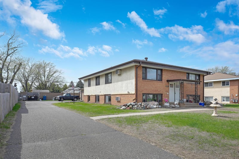 5830 2nd St NE, Fridley, MN 55432