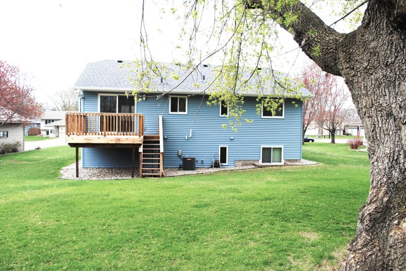 321 Pleasant Ridge Dr, Sauk Rapids, MN 56379