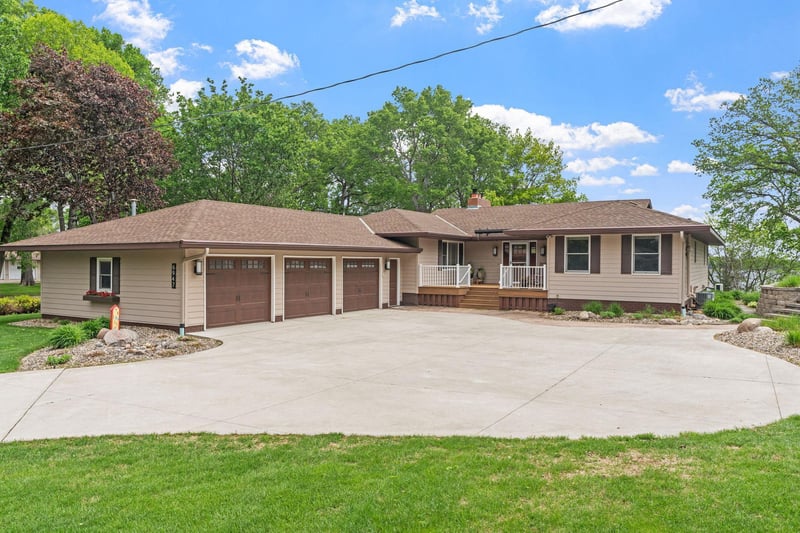 6947 Highway 71 NE, Willmar, MN 56201