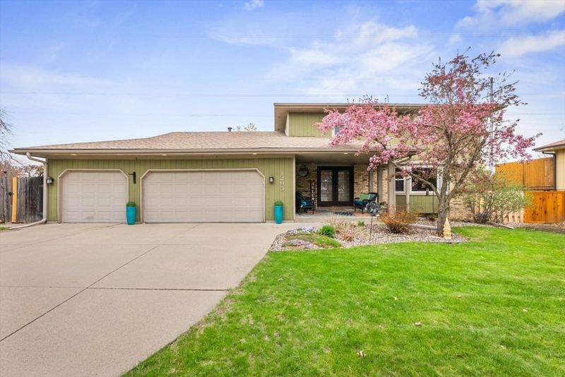 1295 Vildmark Dr, Eagan, MN 55123