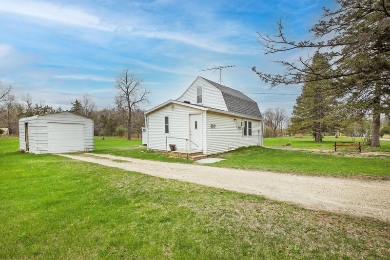 350 1st St SE, Oronoco, MN 55960