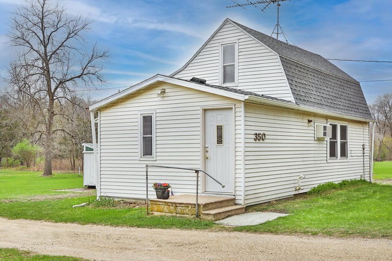 350 1st St SE, Oronoco, MN 55960