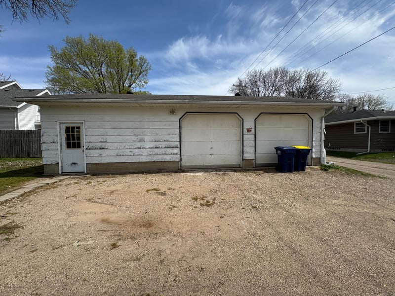 205 Walnut St SW, Sleepy Eye, MN 56085