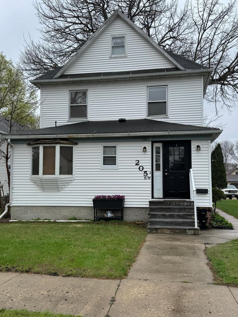 205 Walnut St SW, Sleepy Eye, MN 56085