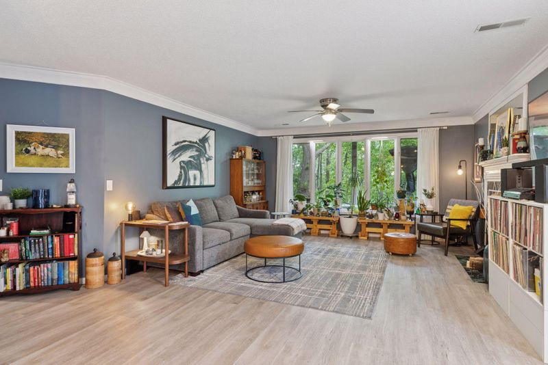 9010 Neill Lake Rd, Eden Prairie, MN 55347