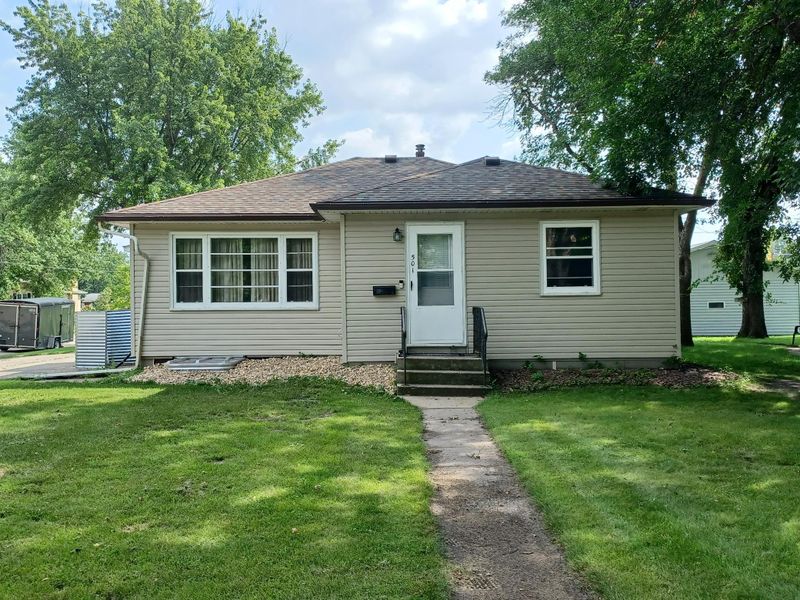501 W 10th St, Morris, MN 56267