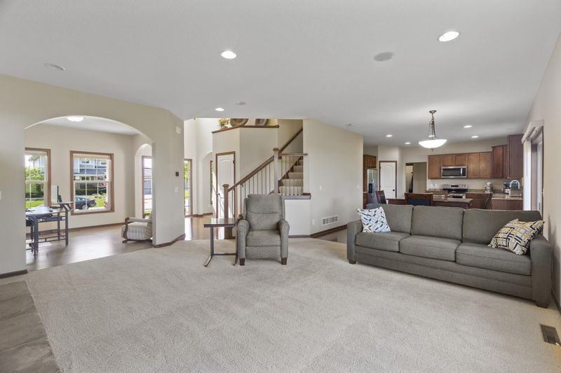 9566 Cottontail Dr, Minnetrista, MN 55375