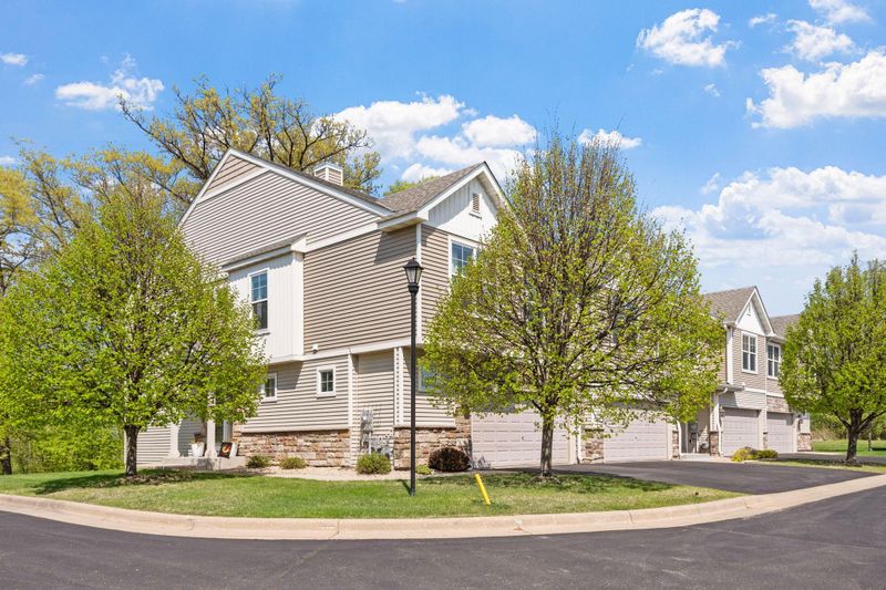 450 Stonewood Ln, Burnsville, MN 55306
