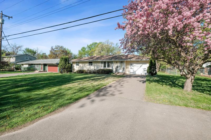 3863 E County Line Rd N, White Bear Lake, MN 55110