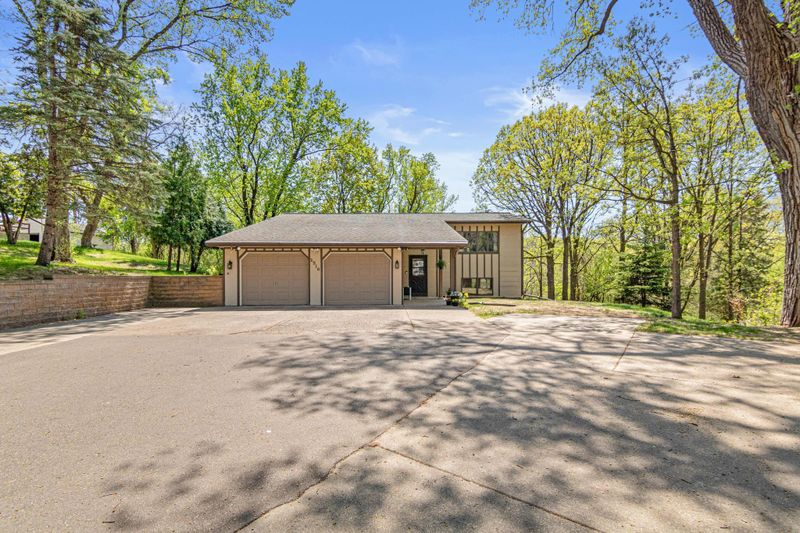 2316 Carver Ave E, Maplewood, MN 55119